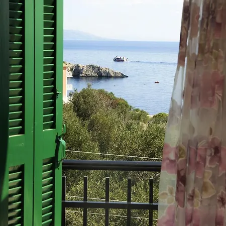 Fexulis & Lägenhet Agios Nikolaos (Zakynthos)